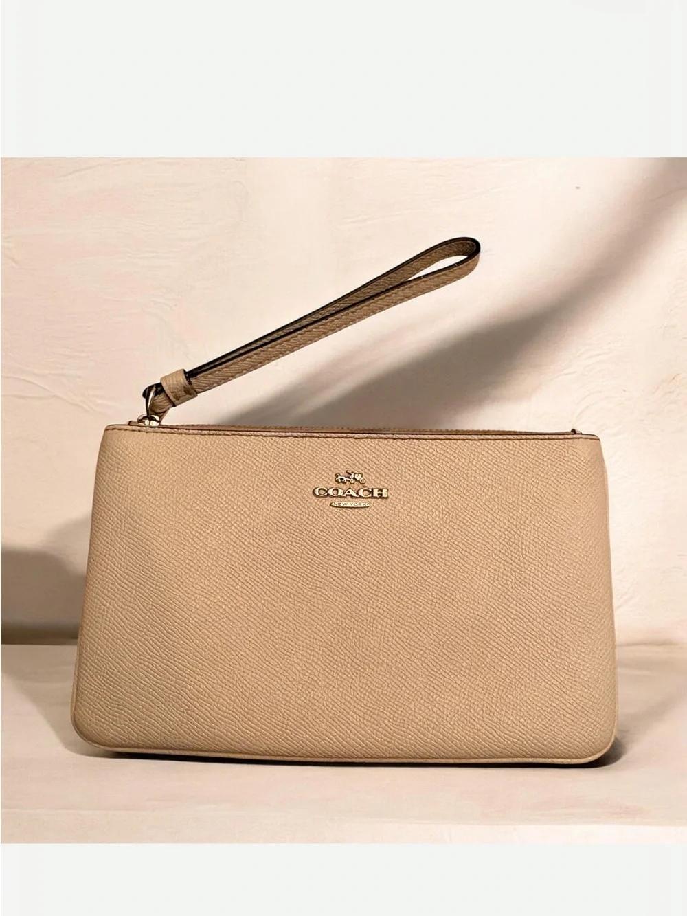 Corner Beige Zip Wristlet